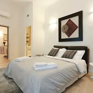 Opera 19 Luxury , Firenze Italia